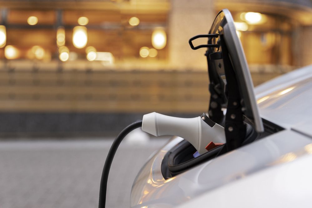 EU Set to Present Auto-Industry Support Package as 2035 Engine Ban Faces Review
